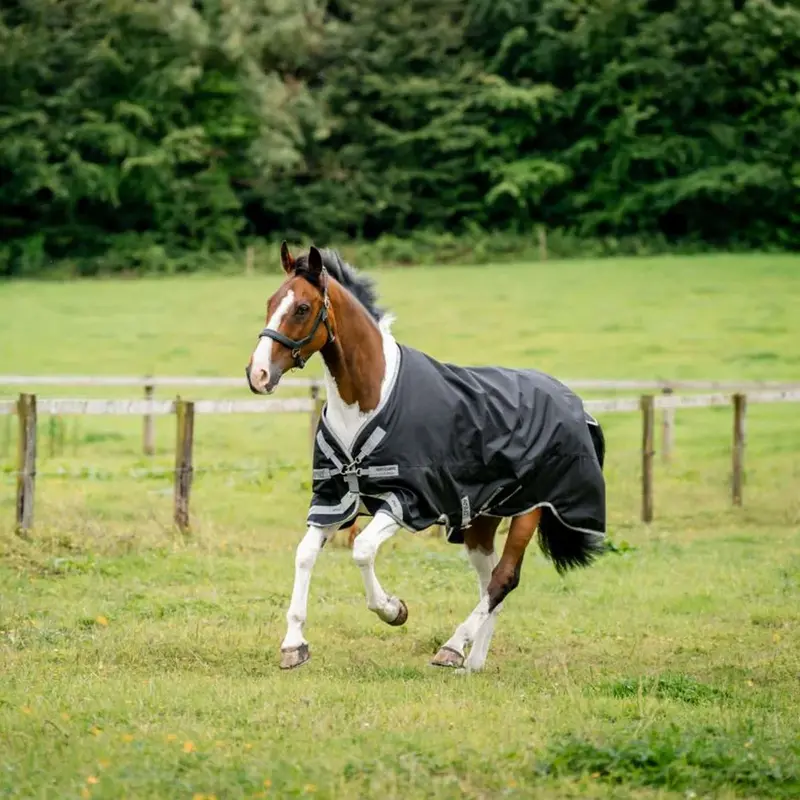 Amigo Turnout Lite Bravo 120G Rug – Black & Titanium Grey 1